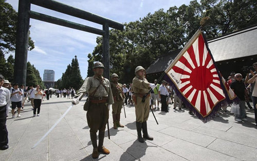 抗战痛批日本穿旧军服参拜靖国神社可耻